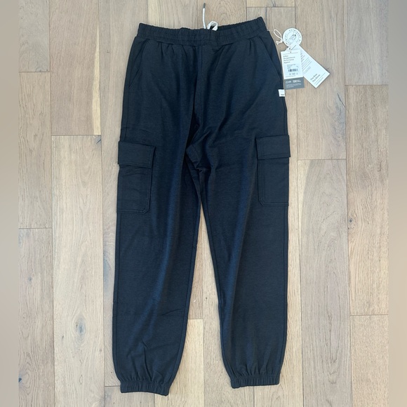 Vuori Pants - Vuori Cargo Joggers - Black Heather